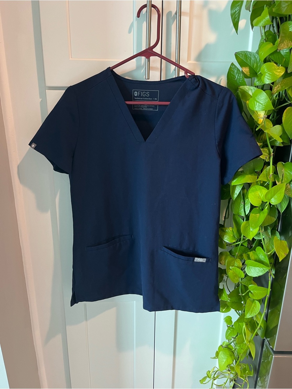 FIGS XS Women's Navy V-Neck Scrub Top